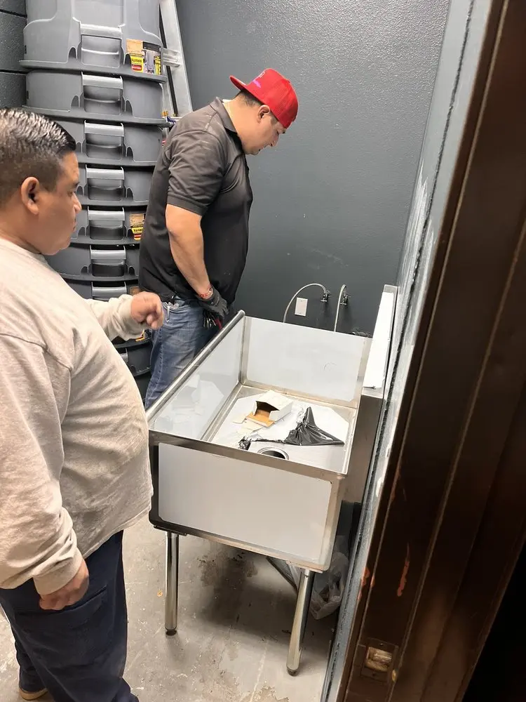Commercial plumbing and sink installation in Santa Teresa
